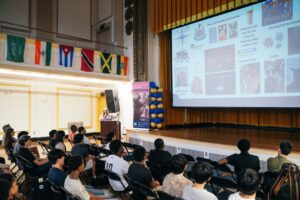 Laidlaw scholar introduces herself to new BDA students.