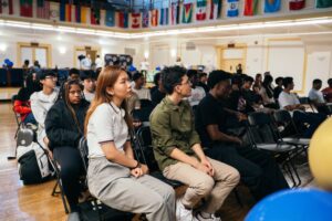 New participates listen to the presentation of our AMP students.